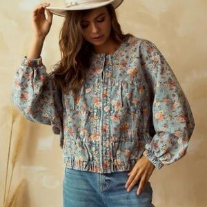 ✨113- Light Wash Floral Denim Jacket